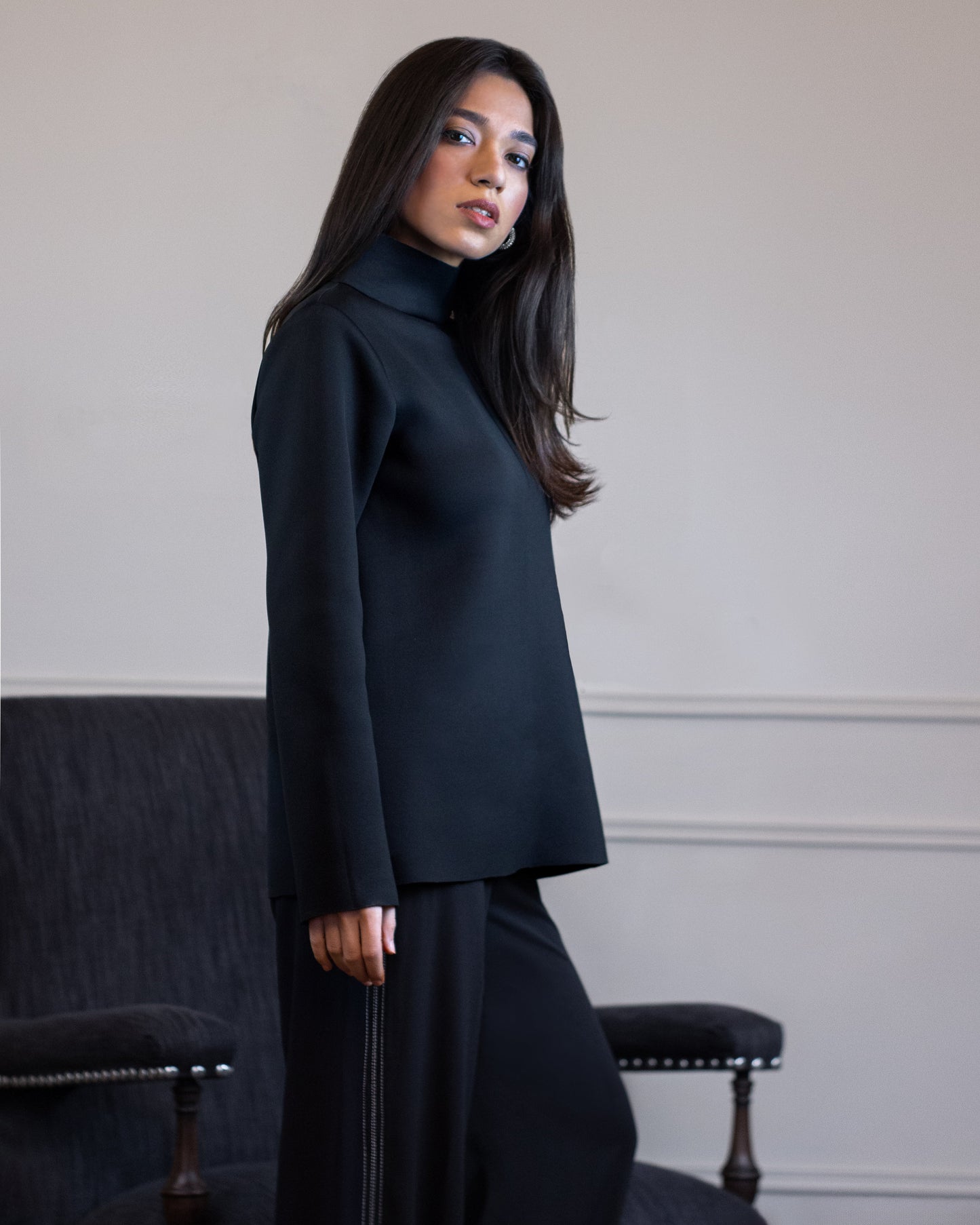 The Structured Pullover - Black